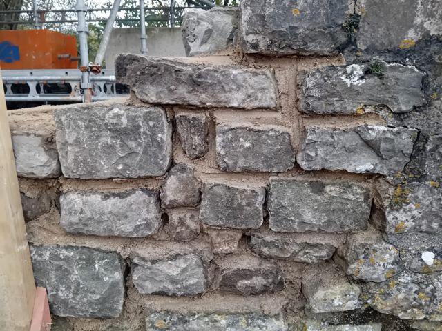 Stone arch bridge masonry